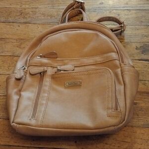 Multisac Tan Adjustabke Backpack Purse. Many Zippers